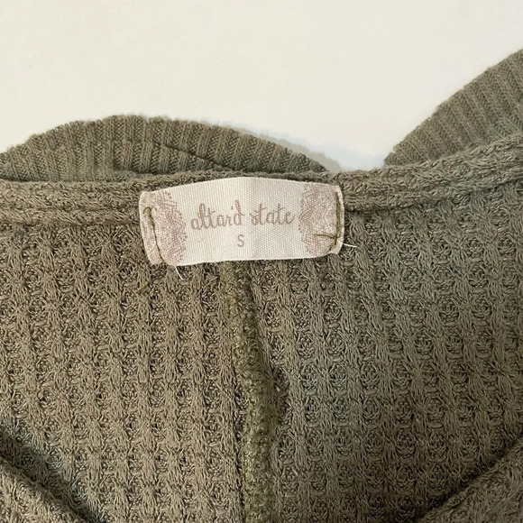 Altar’d State Olive Green Waffle Knit Asymmetrical Hem Top Small Women’s - Picture 10 of 11